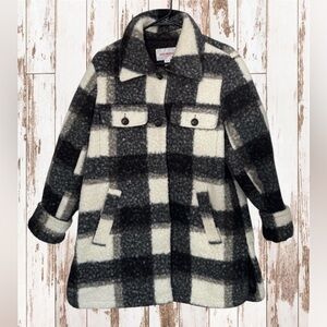2 for 20$! 🌹 Joe Fresh Women's Plaid Pea Coat in Black and Cream 🕊️